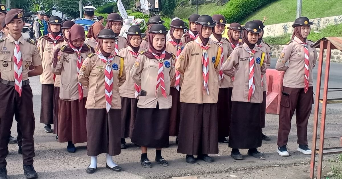 Pramuka Dramaga Terjun Amankan Lalu Lintas Nataru Bersama Forkopimcam
