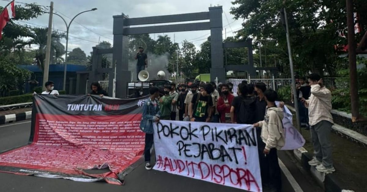 Ratusan Aktivis Resolusi Mahasiswa Bogor Demo DPRD Kabupaten Bogor, Ini Tuntutan Aksinya!