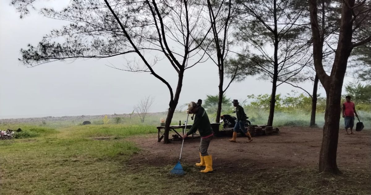 Benteng Terakhir Pantai Talanca: Warga Berjuang Pertahankan Jalur Masuk dari Ancaman Sampah