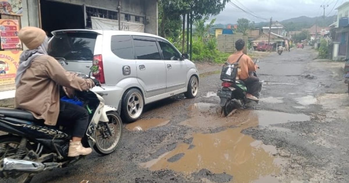 Jalan Ace Tabrani Rusak Parah, Warga Nanggung Resah Menjelang Ramadhan Pemerintah Tutup Mata
