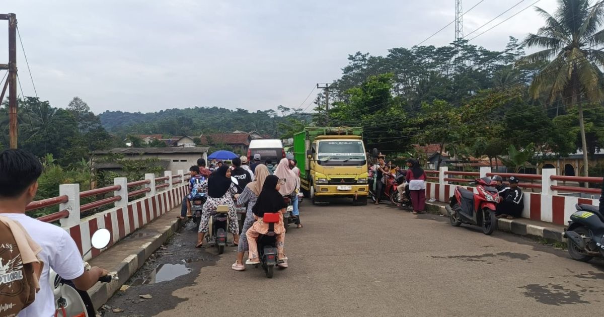 Jembatan Lukut Jadi Titik Nongkrong Ngabuburit, Karang Taruna Dorong Pembangunan Alun-Alun Nanggung