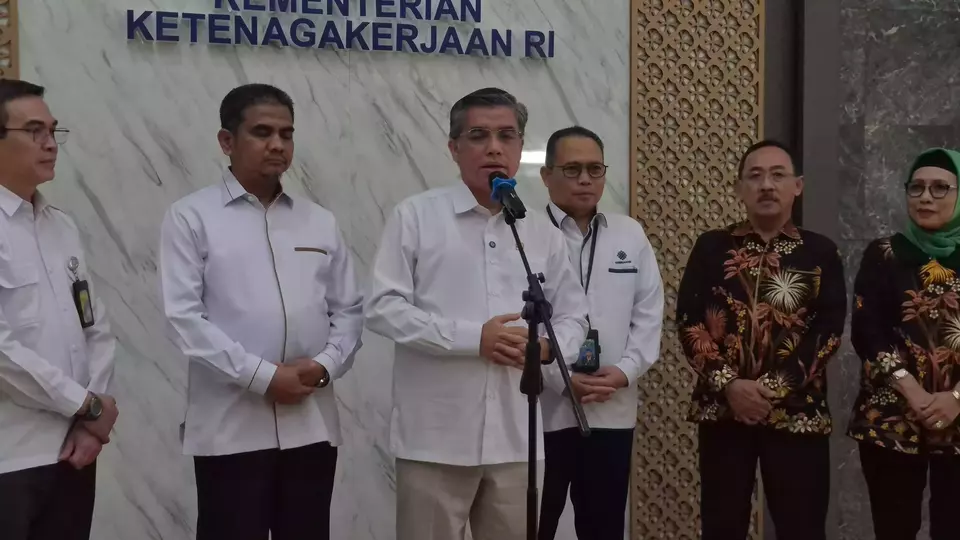 Sentil Ombudsman, Menaker Yassierli Pastikan Sanksi Perusahaan Tak Bayar THR