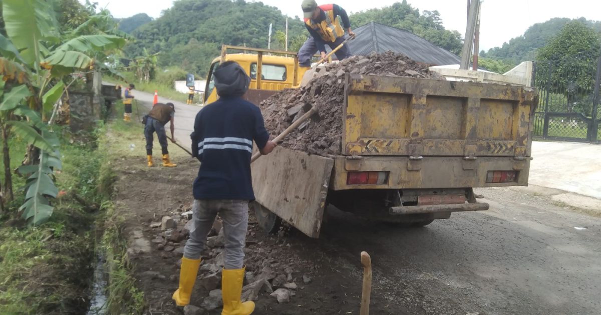 Warga Bogor Barat Bergerak, Pemerintah Menyusul: Jalan Nanggung Mulai Diperbaiki