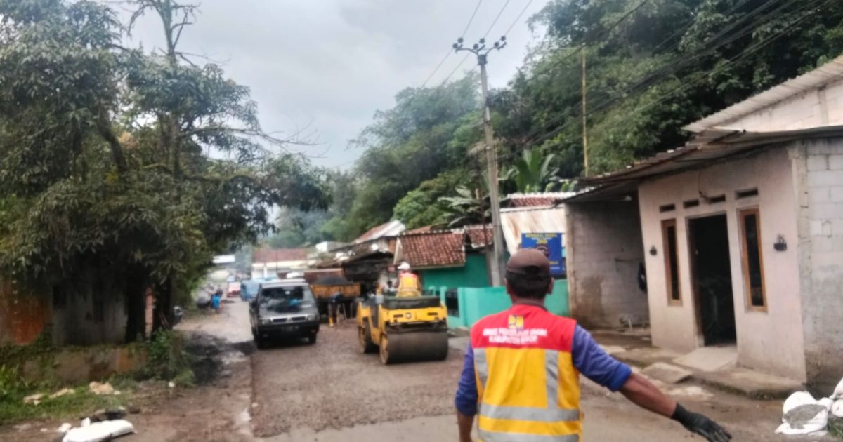 Jadi Sorotan Publik Jalan Berlubang!, UPT Mulai Perbaiki Jalan Ace Tabrani Usai Ditambal Warga dan FKBP Bogor Barat
