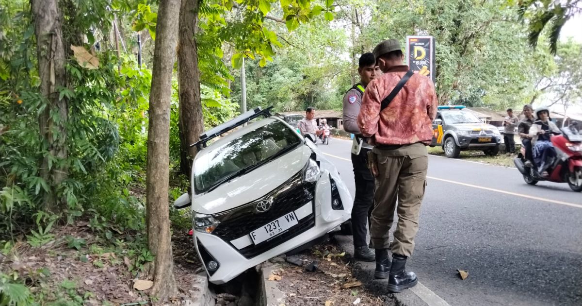 Ngantuk di Jalur Palabuhanratu Cisolok, Mobil Pemudik Tabrak Motor