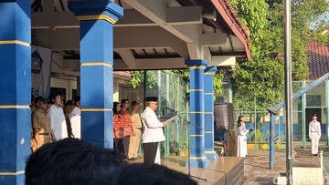Mendikdasmen Tekankan Penggunaan Gawai untuk Sains dan Pengembangan Diri di Hari Pertama Sekolah