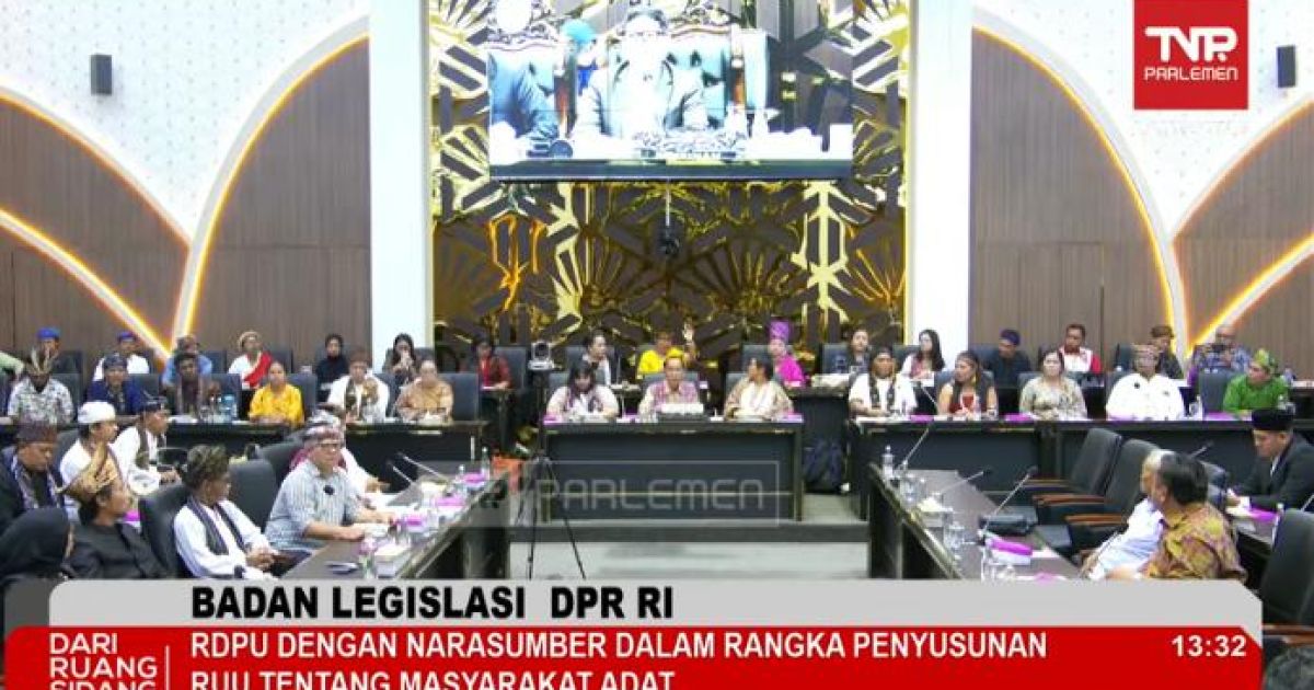 Dokumentasi: Puluhan Masyarakat Adat se- Indonesia desak Percepatan Pengesahasan Rencana UUD RUU Masyarakat Adat di DPR RI Senayan Jakarta.