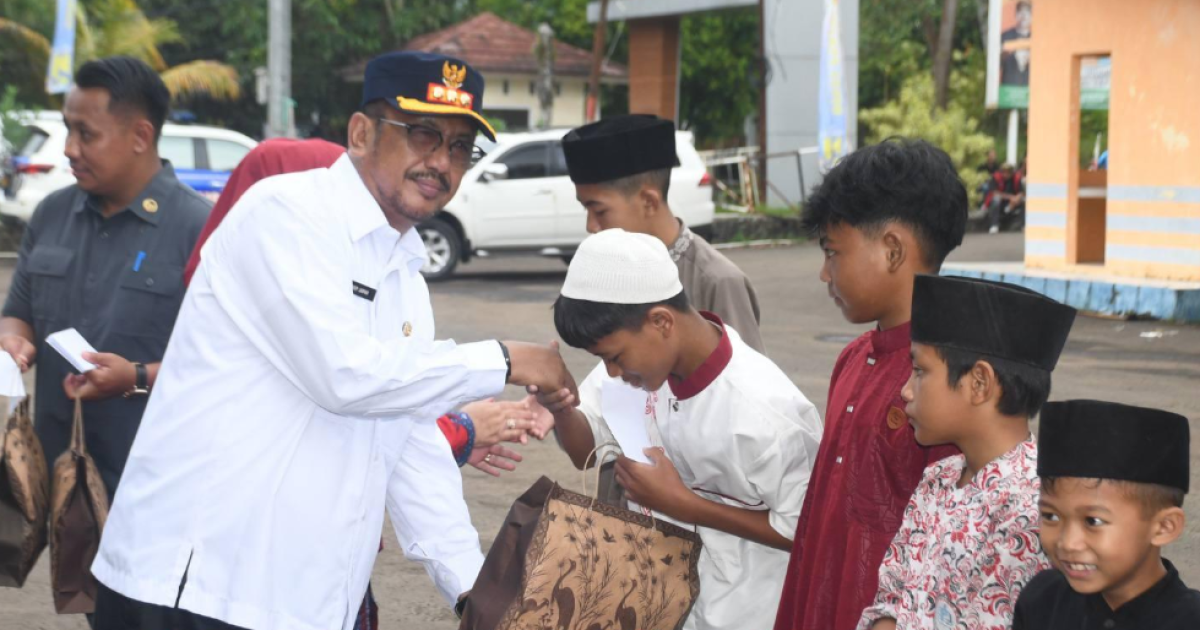 Bupati Sukabumi, Asep Japar.