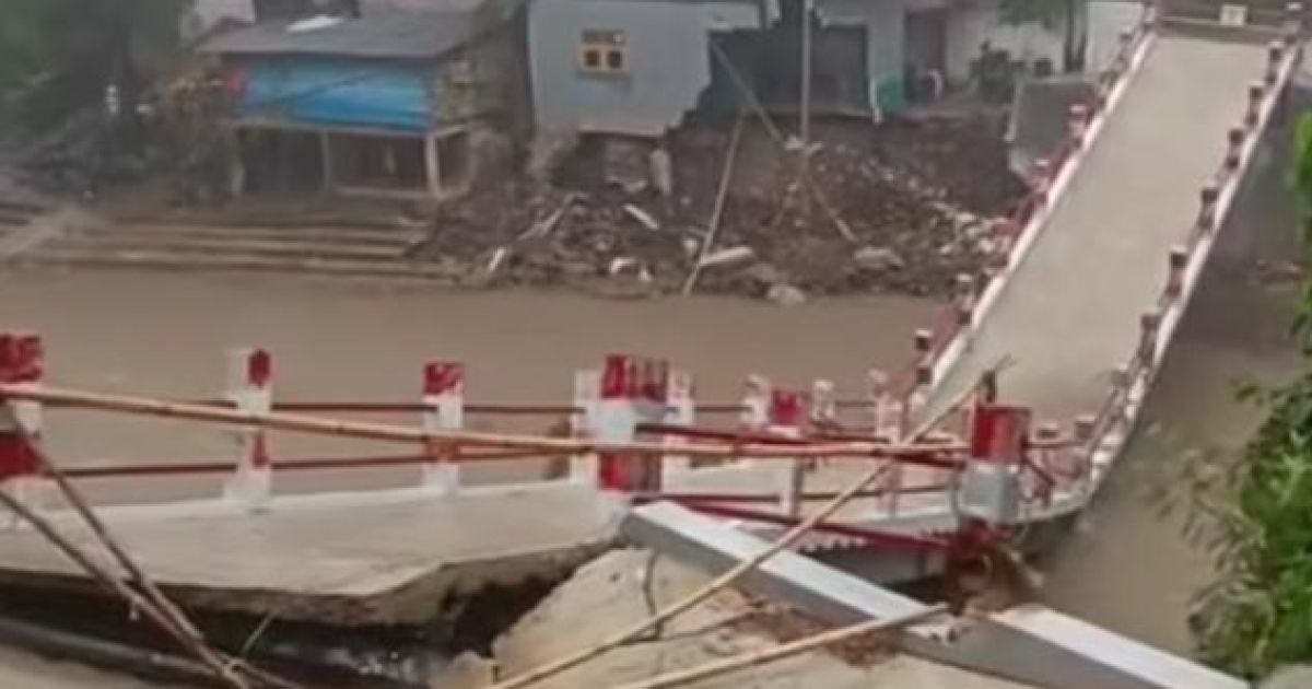 Rumpin!, Baru Seumur Jagung: Jembatan Gobang Ambruk Dihantam Arus Sungai Citempuhan