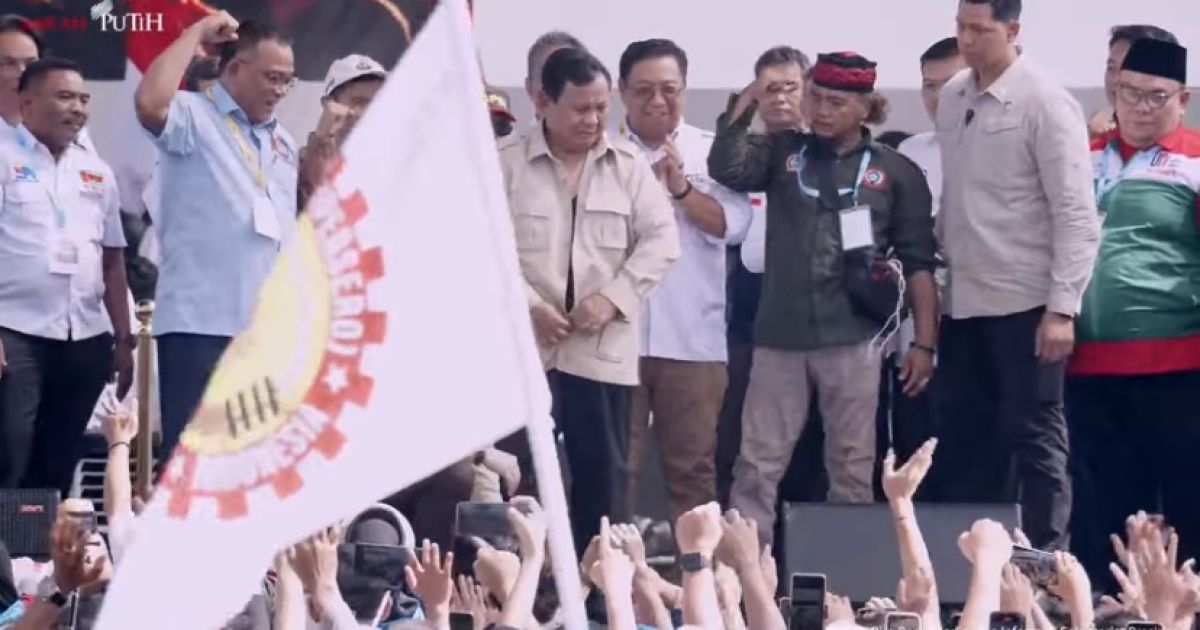 Di Balik Viral Aksi Buka Baju Prabowo di May Day Monas, Pesan Pendekatan Personal Pro Buruh