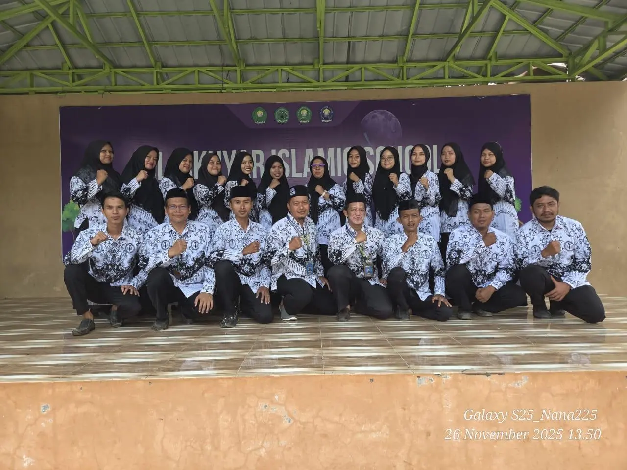 Meriahkan Hari Guru, Sekolah Islam Al Akhyar Cileungsi Gelar Pentas Seni