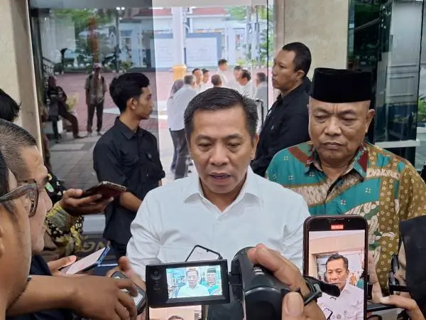 Bupati Karawang Tunjukkan Komitmennya, bantu Lansia Tuna Wisma