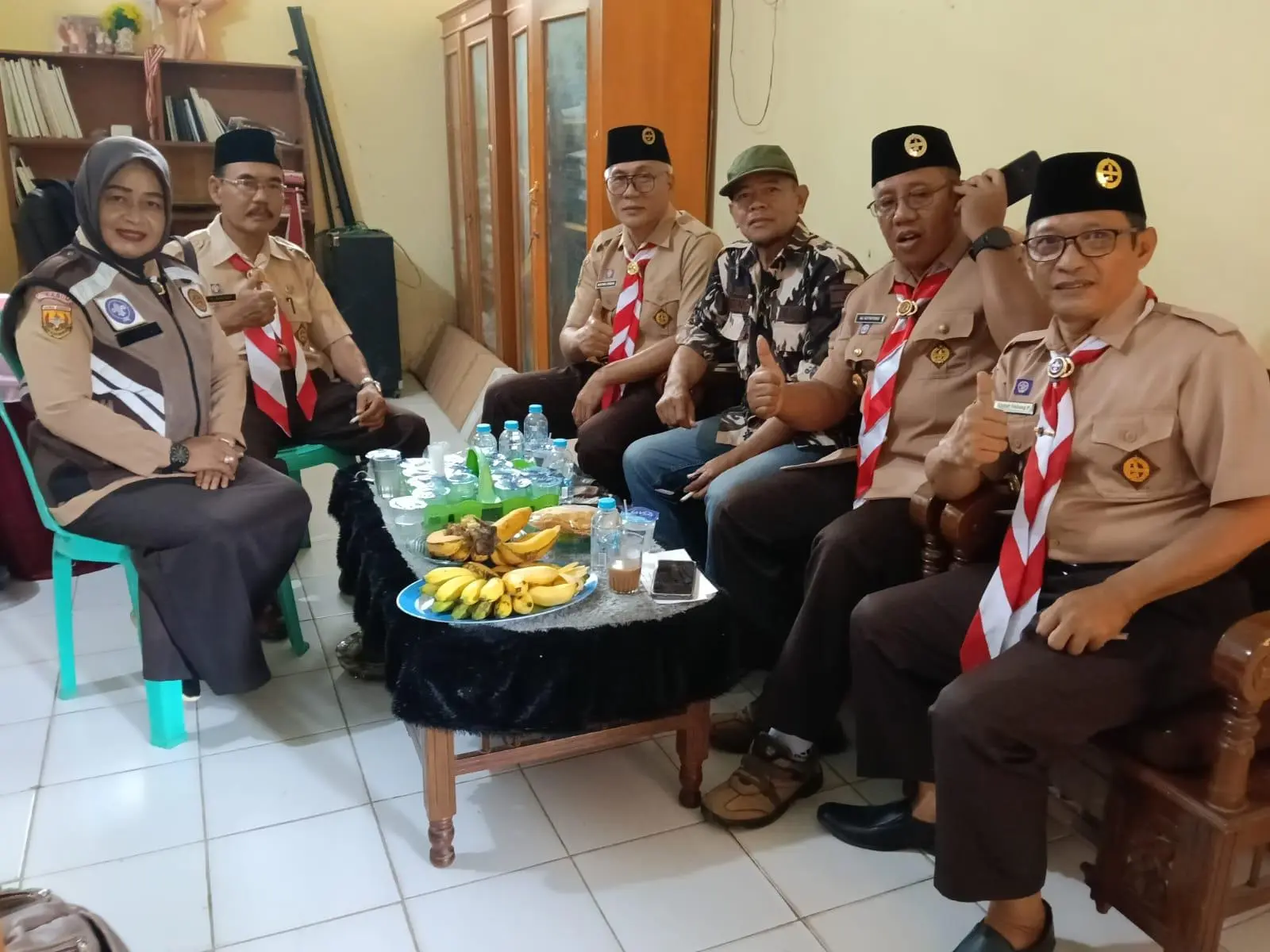 Kwaran Jampangkulon Perkuat Identitas Anggota Pramuka Melalui Pemotretan Kartu di SDN Purwasedar