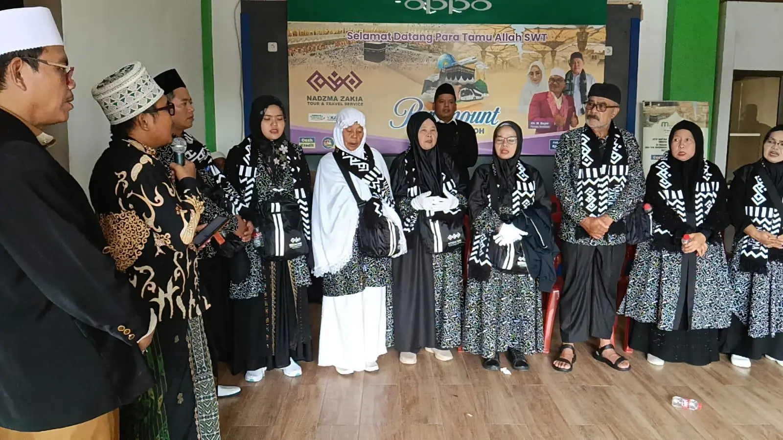 Nazdma Zakia Paramount Cinageun Jampangkulon Berangkatkan Puluhan Jemaah Umroh