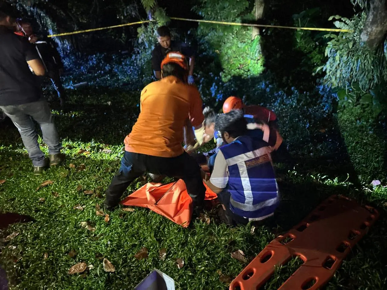 Mayat Pria Terikat Ditemukan di Pinggir Tol Jagorawi, Polisi Selidiki