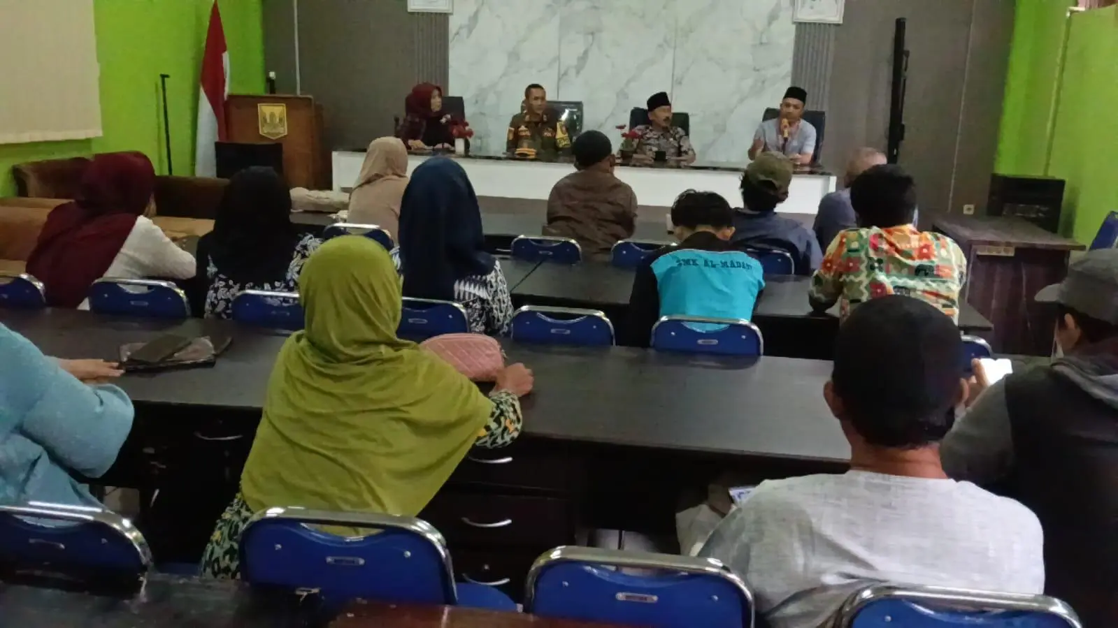 Rapat Koordinasi dan Pembagian Insentif RT/RW di Kelurahan Jampangkulon, Sukabumi