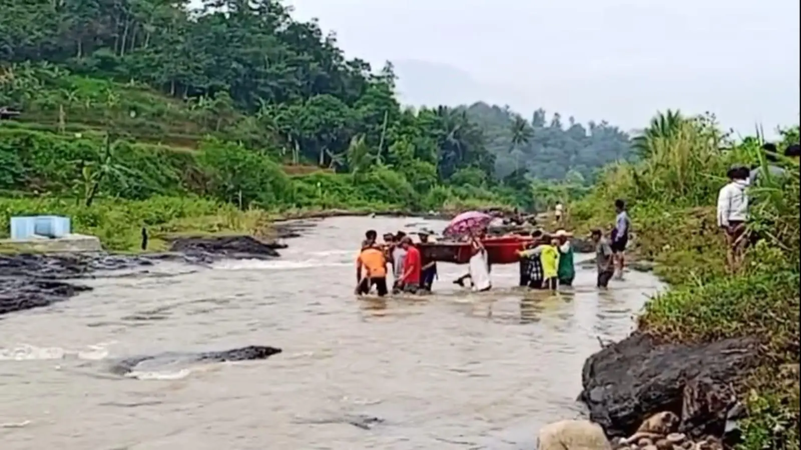 Dua Remaja Tewas Tersambar Petir di Bogor Saat Hendak Memancing