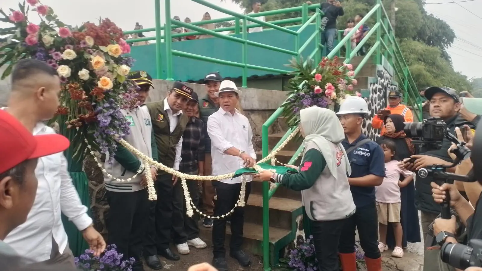 Diresmikan Kang DS, Jembatan Lamajang Disambut Hangat Warga Dayeuhkolot