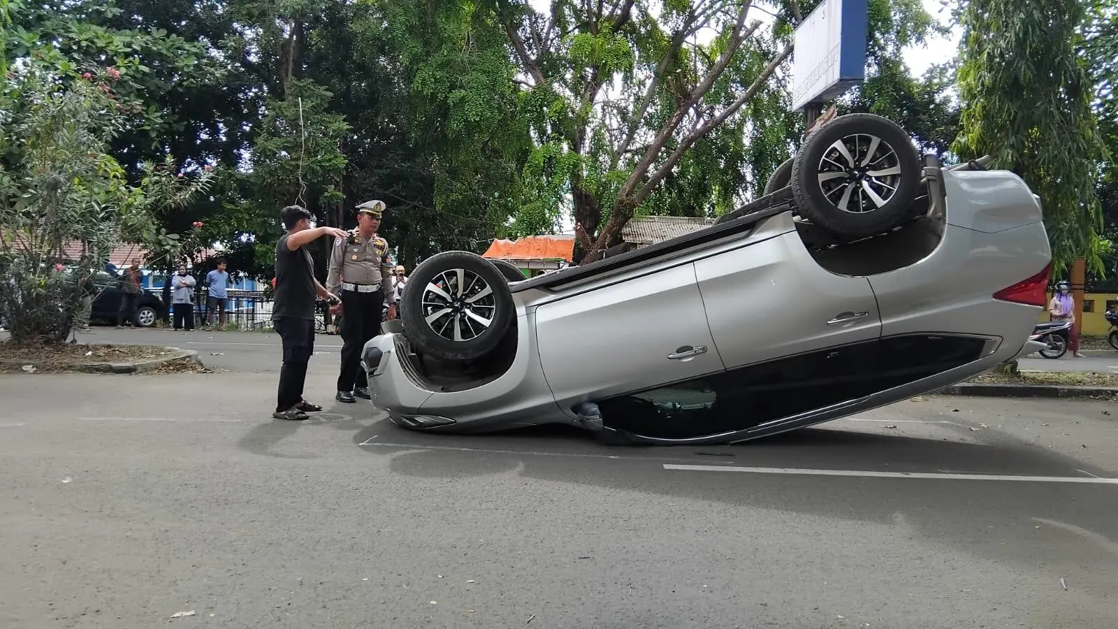 Kecelakaan Beruntun Dekat Mapolres Sukabumi, Truk LPG Hantam Pajero dan Motor