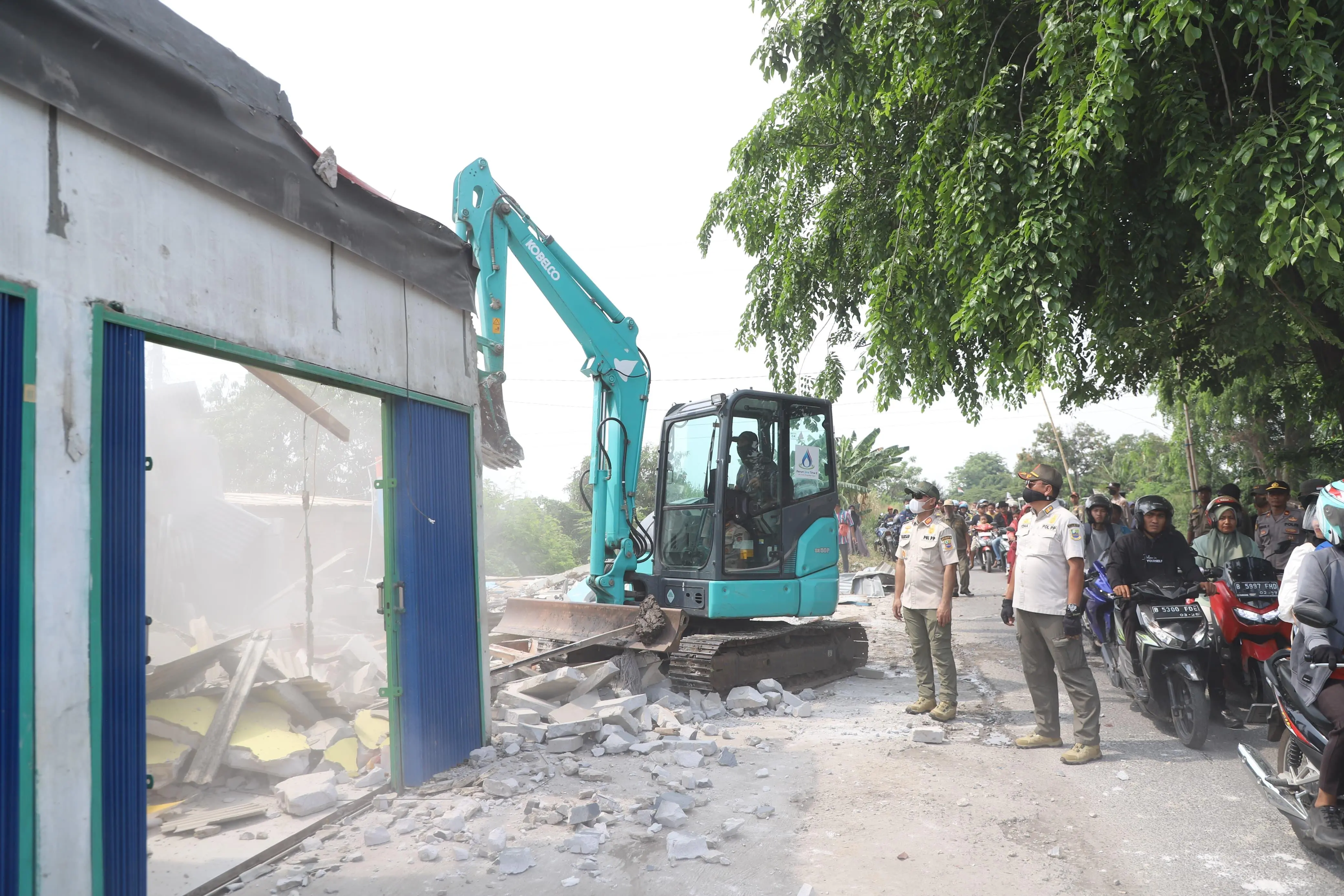 Pemkab Bekasi Tertibkan Ratusan Bangunan Liar di Bantaran Sungai