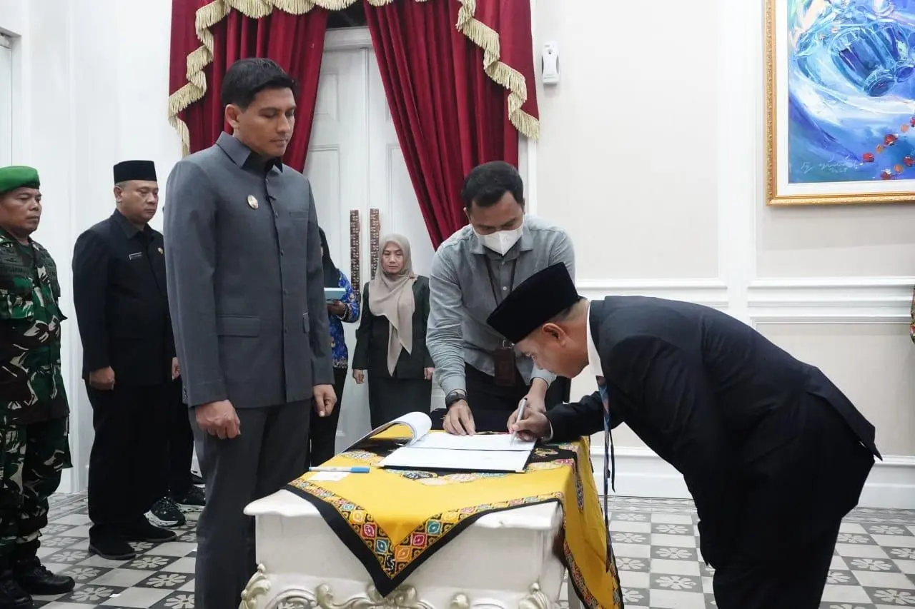 Bupati Indramayu Lucky Hakim, Lantik Nurpan Sebagai Dirut Perumdam TDA