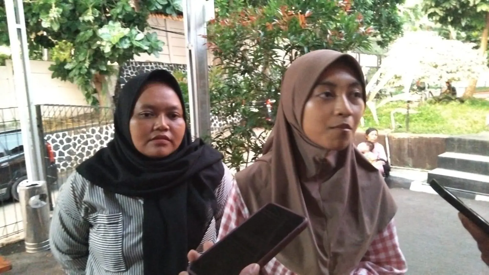 Sekelompok Orang Ngaku Wartawan Rekam Rumah Warga Tanpa Izin