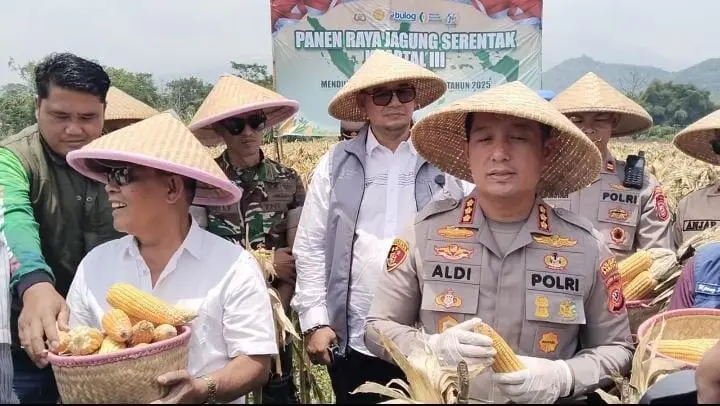 Panen Raya Jagung Serentak, Polresta Bandung Dorong Petani Lebih Sejahtera