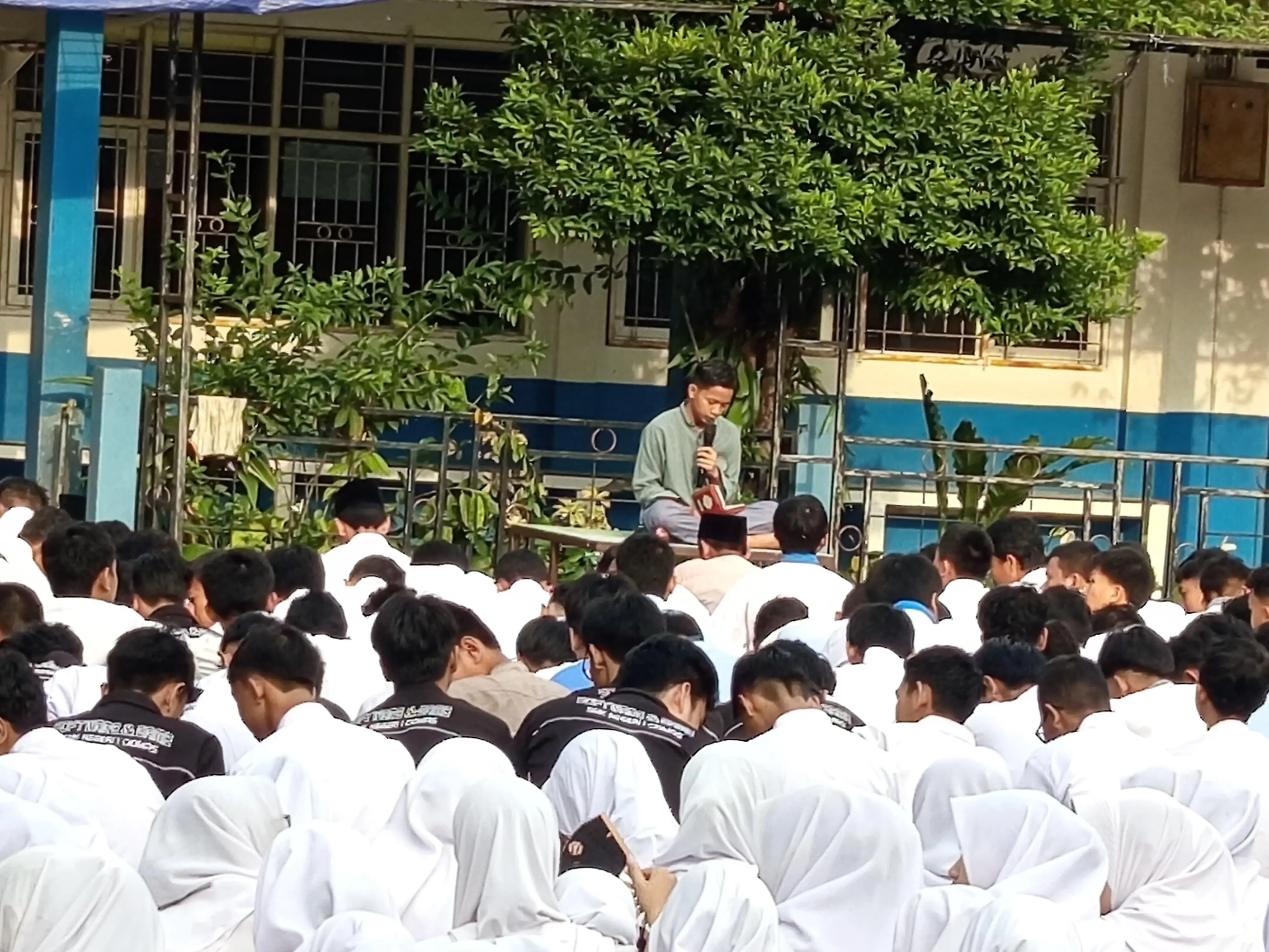 Jumat Taqwa: Pilar Budaya Positif dan Pembentukan Karakter di SMKN 1 Ciomas