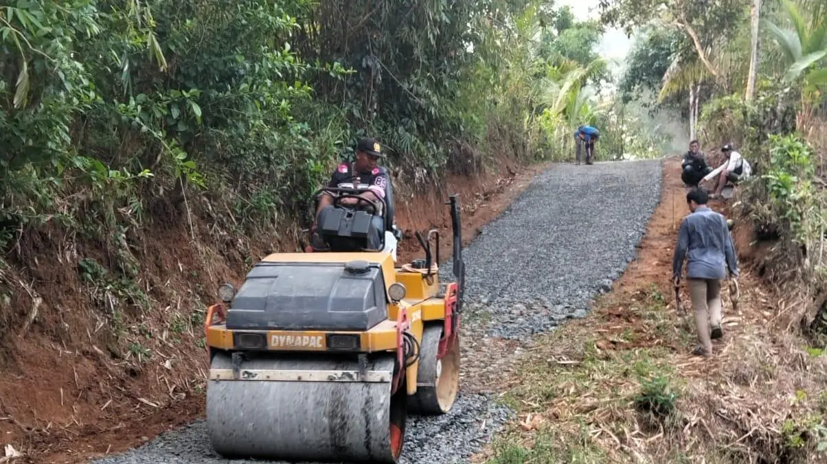 Wanasari Berseri: Dana Desa 2025 Sulap Jalan Cibadak-Kebonrandu Jadi Mulus! 