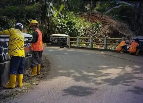 Jembatan di Sukabumi Lebih Aman: Dinas PU Lakukan Pemeliharaan Intensif